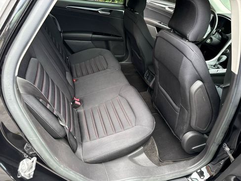 Used 2015 Ford Fusion SE w/ Equipment Group 201A FWD image 10