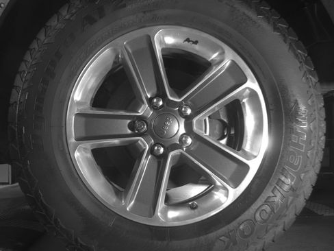 Used 2018 Jeep Wrangler Unlimited Sahara AWD/4WD image 10