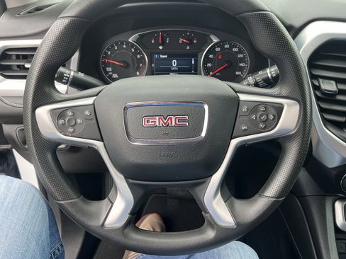 Used 2023 GMC Acadia SLE image 11