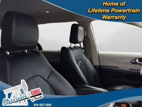 Used 2022 Chrysler Pacifica Touring-L image 32