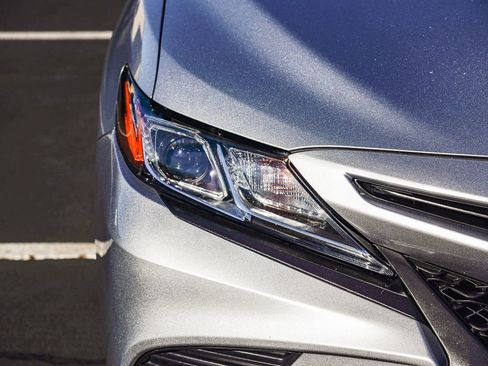 Certified 2020 Toyota Camry SE image 12