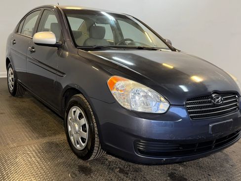 Used 2011 Hyundai Accent GLS image 2
