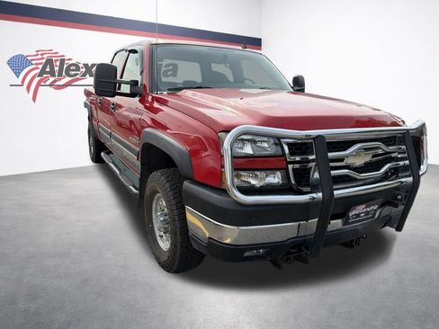 Used 2006 Chevrolet Silverado 2500 W/T AWD/4WD image 3