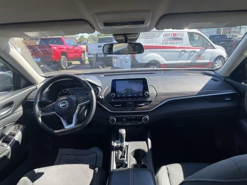 Used 2025 Nissan Altima 2.5 SV FWD image 38