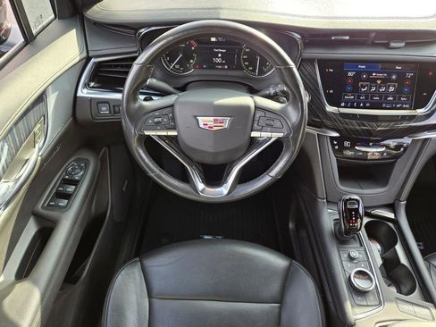 Used 2023 Cadillac XT6 Premium Luxury AWD/4WD image 15
