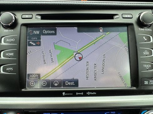 Used 2019 Toyota Highlander XLE image 22