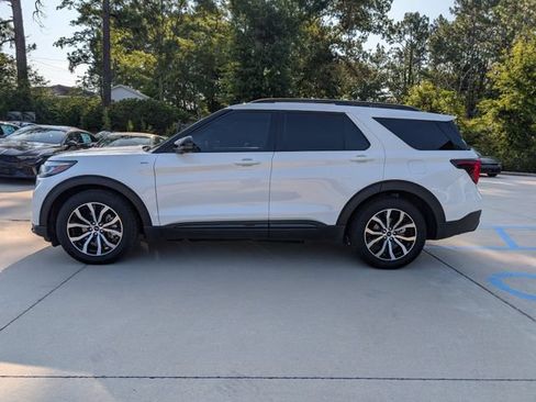 Used 2025 Ford Explorer ST-Line w/ Premium Package RWD image 6