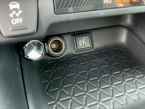 Used 2023 Toyota RAV4 LE FWD image 31