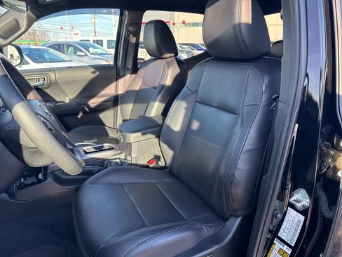 Used 2023 Toyota Tacoma TRD Off-Road image 13