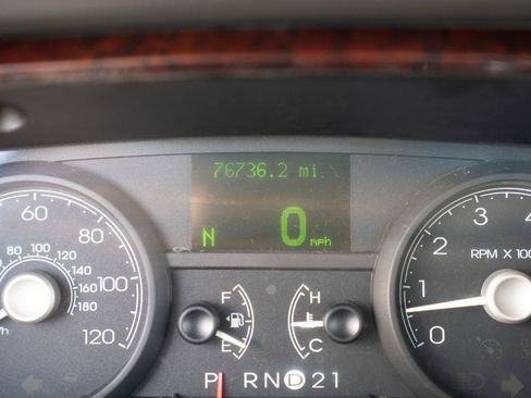 Used 2007 Lincoln Town Car Signature RWD image 36