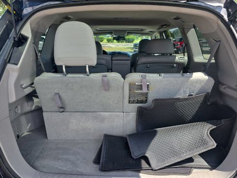 Used 2012 Toyota Highlander SE w/ Tow Pkg FWD image 12