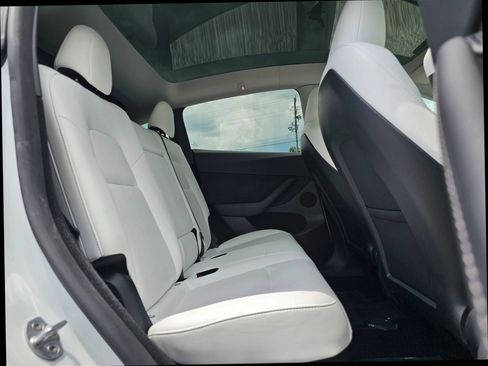 Used 2023 Tesla Model Y Long Range AWD/4WD image 23