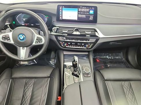 Used 2022 BMW 530e xDrive w/ Executive Package image 92