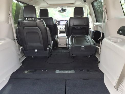 Used 2023 Chrysler Pacifica Limited FWD image 24