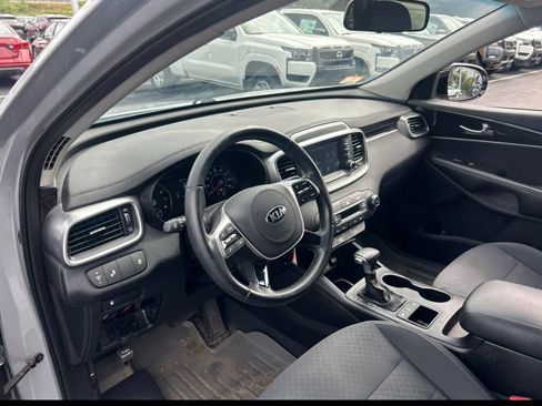 Used 2019 Kia Sorento S AWD/4WD image 4