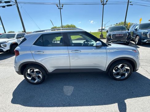 Used 2021 Hyundai Venue SEL FWD image 14