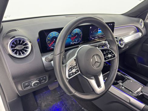 Used 2022 Mercedes-Benz GLB 250 w/ Premium Package Lite image 12