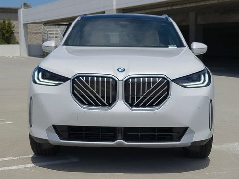 New 2026 BMW X3 xDrive30i w/ Premium Package AWD/4WD image 2