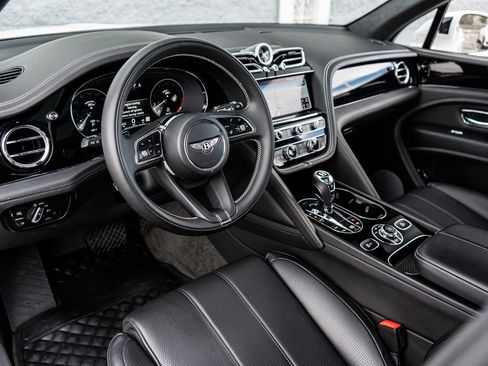 Certified 2022 Bentley Bentayga AWD/4WD image 29