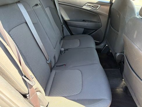 Used 2025 Kia Sportage LX FWD image 15