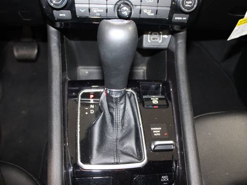 Used 2025 Jeep Compass Latitude AWD/4WD image 40