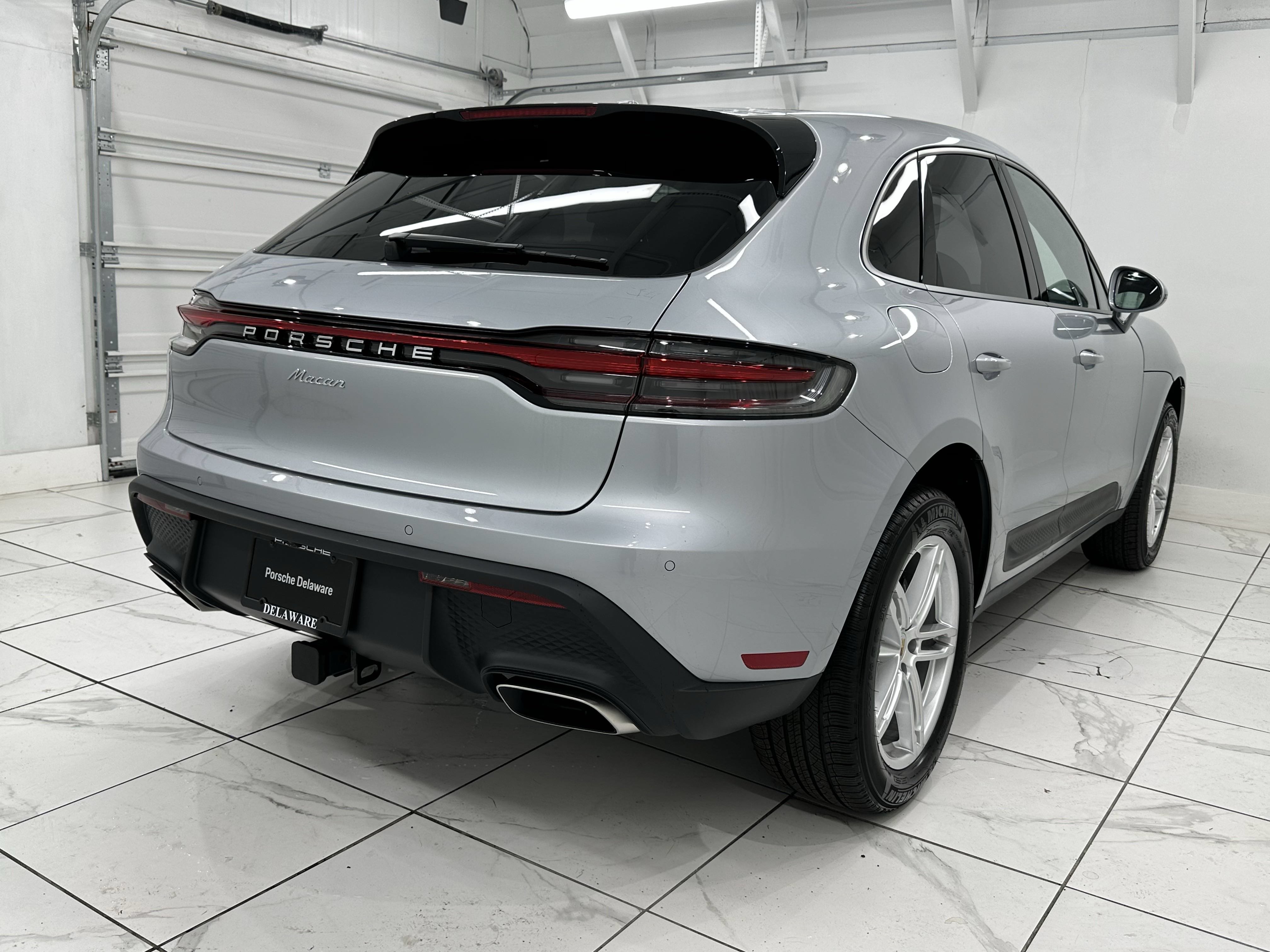 Used 2025 Porsche Macan AWD/4WD image 12