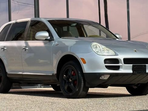 Used 2003 Porsche Cayenne S image 16