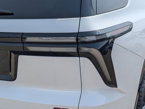Used 2024 Chevrolet Traverse RS w/ LPO, Floor Liner Package AWD/4WD image 17