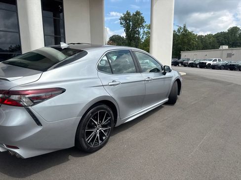 Used 2021 Toyota Camry SE FWD image 14