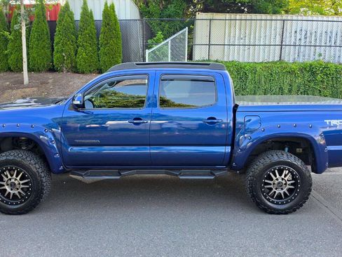 Used 2015 Toyota Tacoma 4x4 Double Cab w/ TRD Sport Package image 8