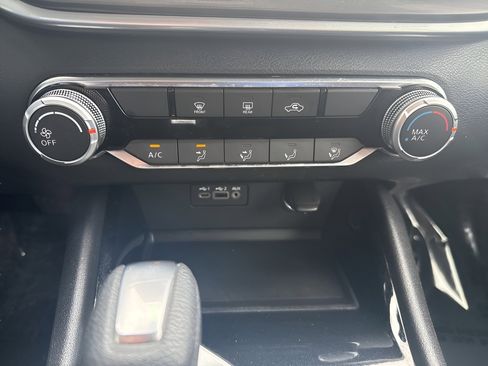 Used 2024 Nissan Altima 2.5 SV image 39