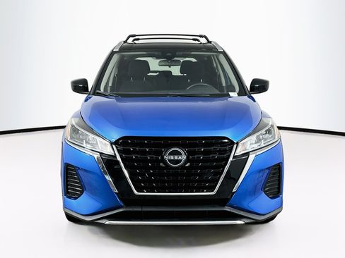 Used 2023 Nissan Kicks SV FWD image 2