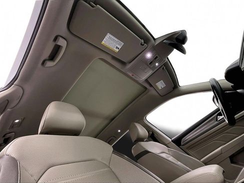 Used 2021 Volkswagen Atlas SEL Premium image 22