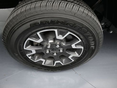 Used 2024 Jeep Gladiator Sport w/ Premium Package image 44