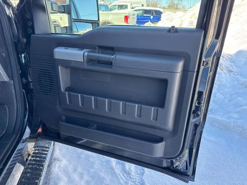 Used 2016 Ford F350 Lariat w/ Chrome Package image 32