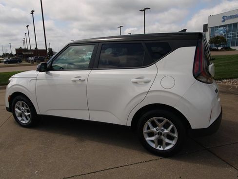 Used 2025 Kia Soul S FWD image 15