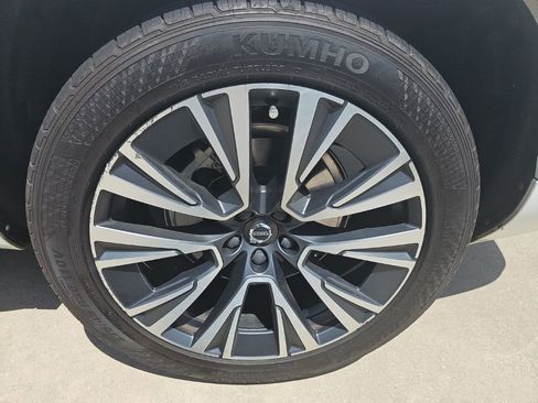 Used 2020 Volvo XC90 T6 Momentum w/ Protection Package Premier AWD/4WD image 18