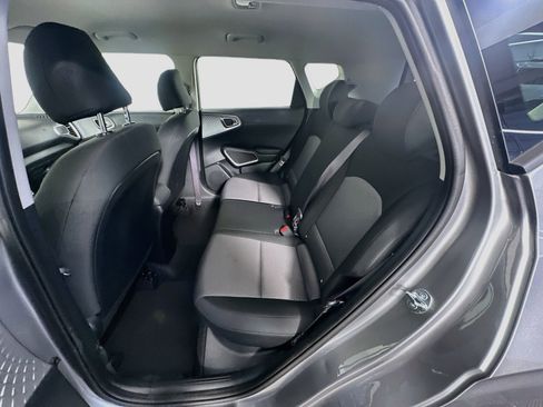 Used 2025 Kia Soul LX w/ LX Technology Package FWD image 27