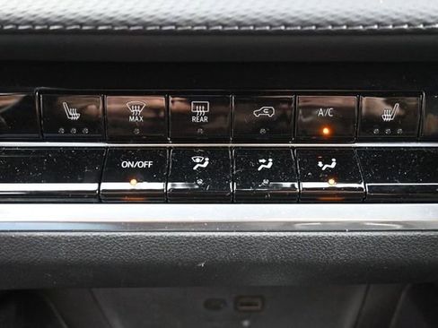 Used 2025 Chevrolet Equinox LT FWD image 24