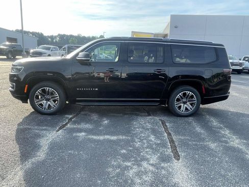 Used 2024 Jeep Wagoneer L Series II w/ Flexible Seating Group AWD/4WD image 9