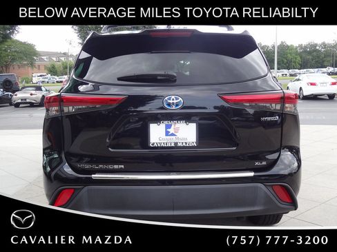 Used 2023 Toyota Highlander XLE AWD/4WD image 5