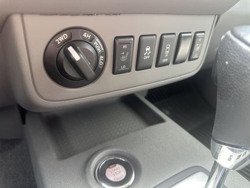 Used 2021 Nissan Frontier SV w/ Midnight Edition Floor Mats AWD/4WD image 34