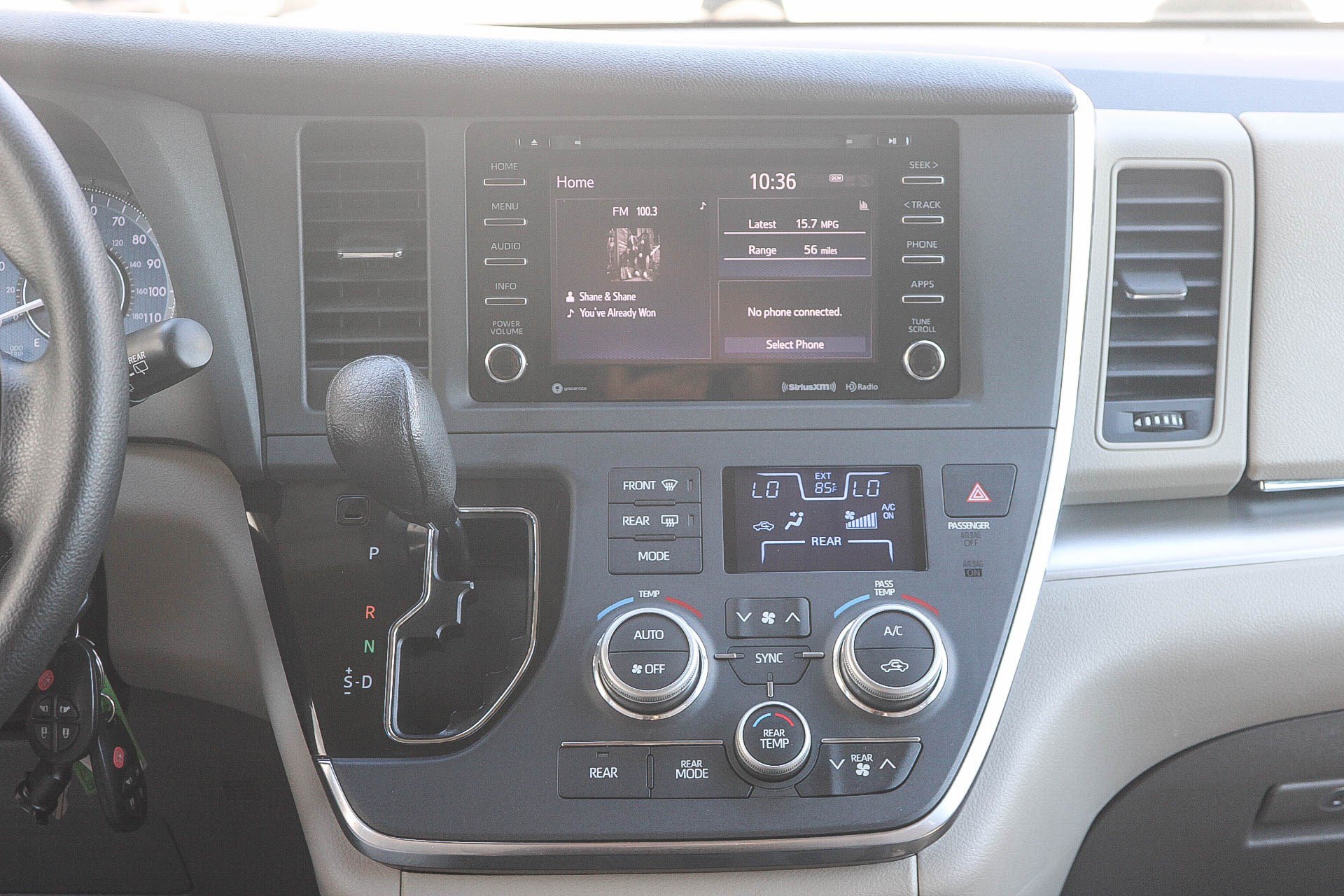 Used 2018 Toyota Sienna LE w/ Carpet Mat Package FWD image 14