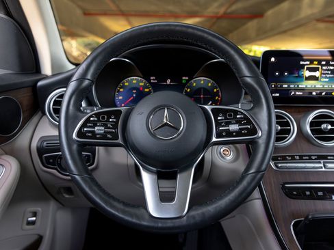 Used 2021 Mercedes-Benz GLC 300 4MATIC image 28