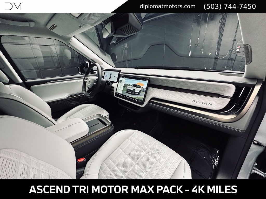 Used 2025 Rivian R1S Premium Dual AWD/4WD image 18
