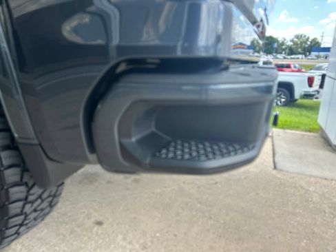 Used 2022 GMC Sierra 1500 AT4 w/ AT4 Preferred Package AWD/4WD image 11