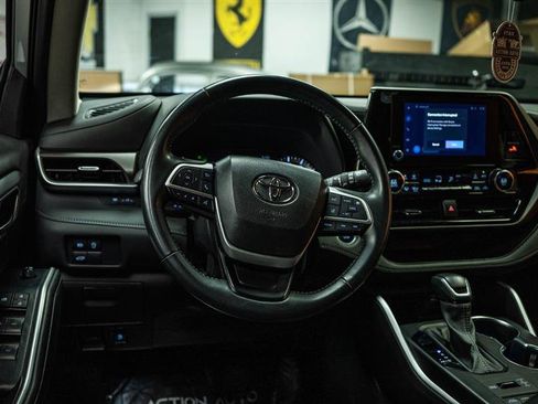 Used 2024 Toyota Highlander LE image 18