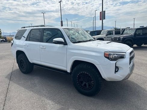 Used 2021 Toyota 4Runner TRD Off-Road Premium w/ Moonroof Package AWD/4WD image 5