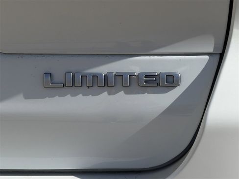 New 2025 Jeep Grand Cherokee L Limited w/ Luxury Tech Group II image 9