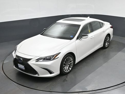 Used 2020 Lexus ES 300h w/ Accessory Package FWD image 59